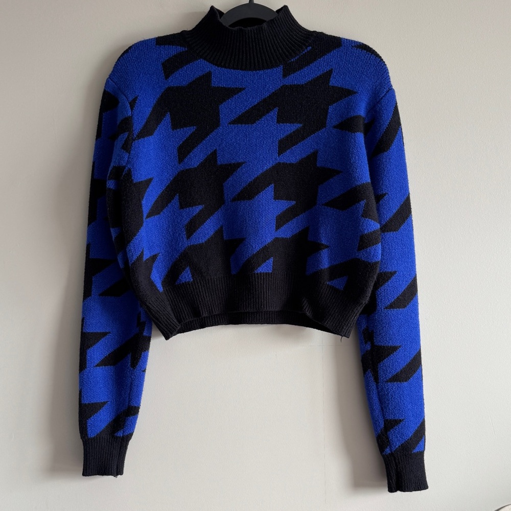 AKIRA Royal Blue and Black Houndstooth Cropped Sweater